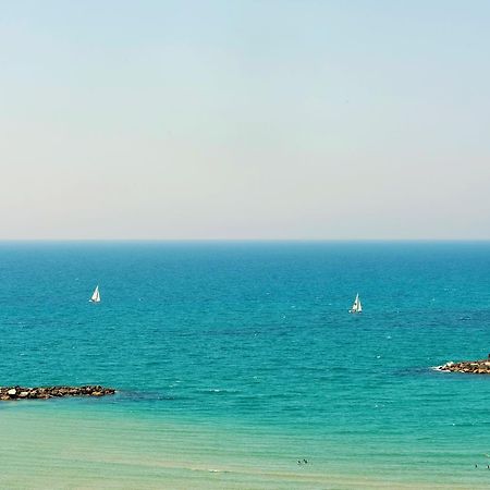 Excellent Beachfront Apt W/ Pool Access By Sea N' Rent Тель-Авив Экстерьер фото