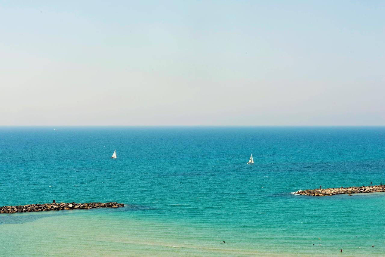 Excellent Beachfront Apt W/ Pool Access By Sea N' Rent Тель-Авив Экстерьер фото