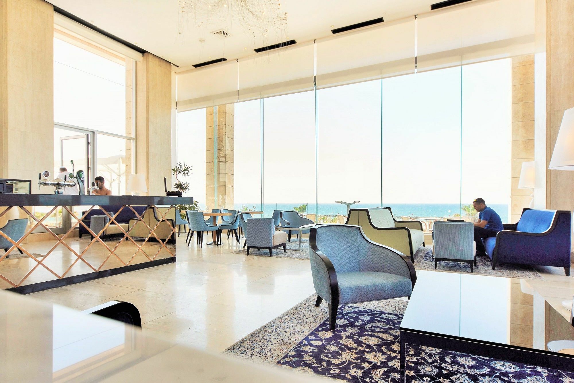Excellent Beachfront Apt W/ Pool Access By Sea N' Rent Тель-Авив Экстерьер фото
