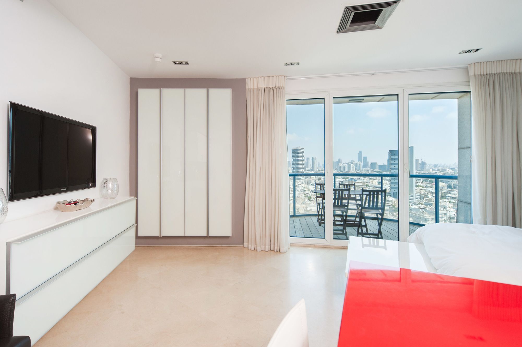 Excellent Beachfront Apt W/ Pool Access By Sea N' Rent Тель-Авив Экстерьер фото