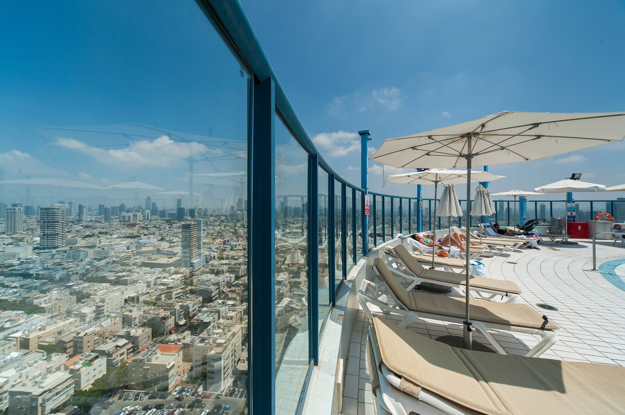 Excellent Beachfront Apt W/ Pool Access By Sea N' Rent Тель-Авив Экстерьер фото