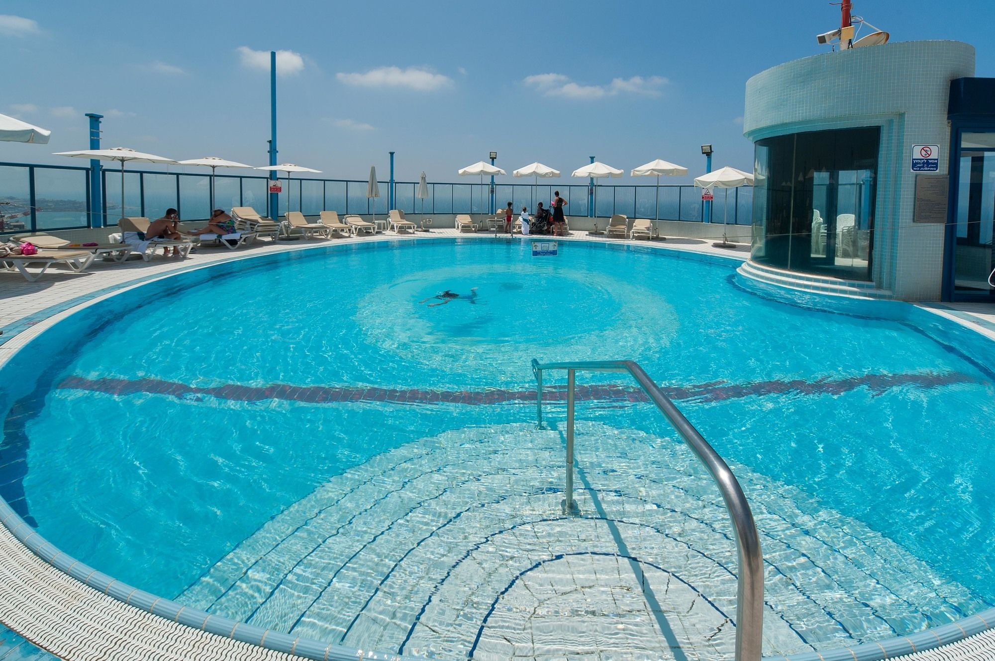 Excellent Beachfront Apt W/ Pool Access By Sea N' Rent Тель-Авив Экстерьер фото