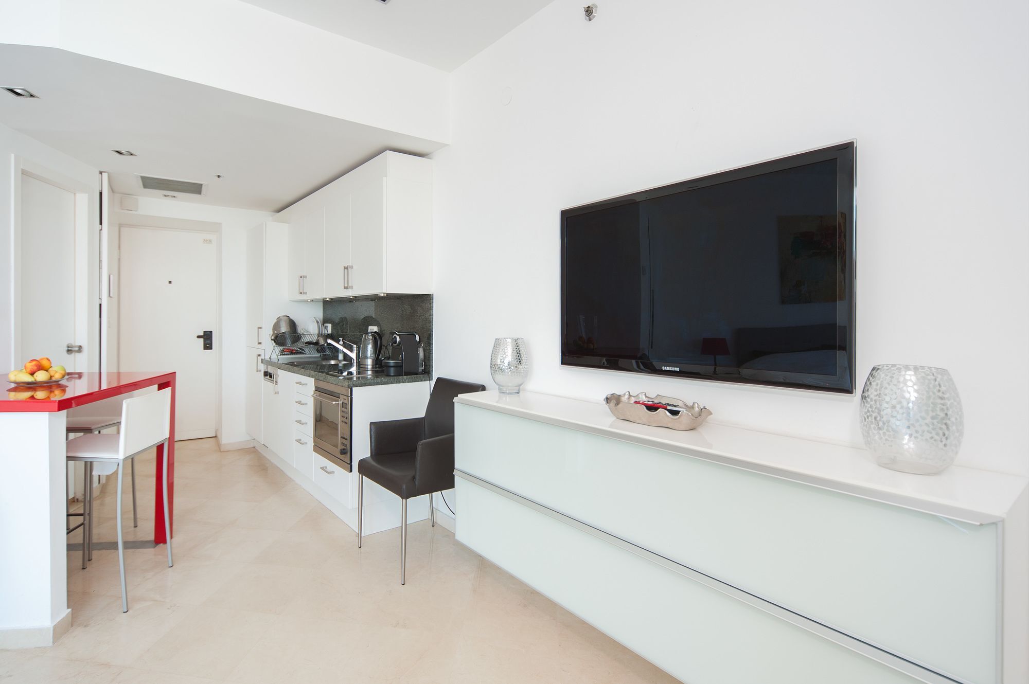 Excellent Beachfront Apt W/ Pool Access By Sea N' Rent Тель-Авив Экстерьер фото