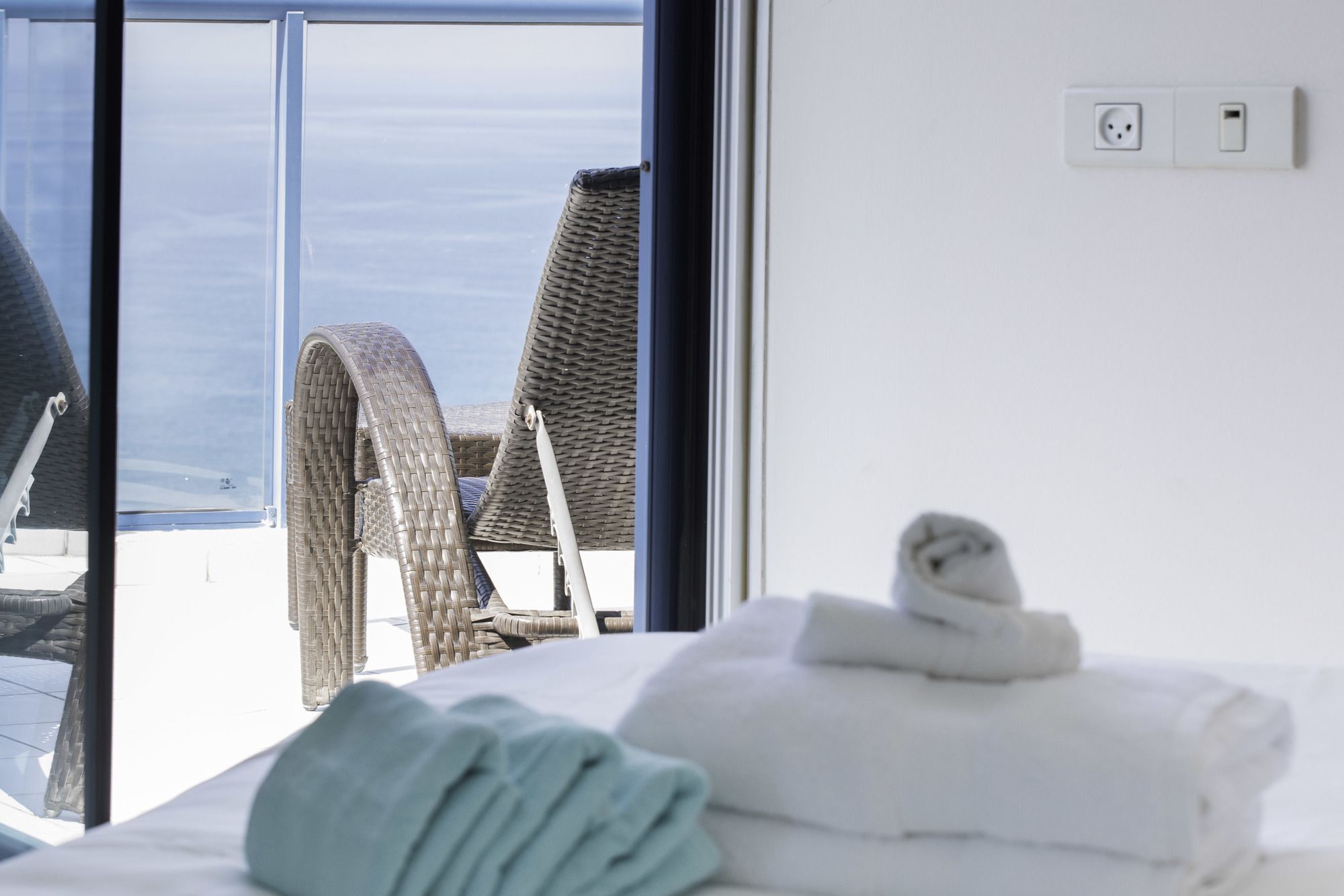 Excellent Beachfront Apt W/ Pool Access By Sea N' Rent Тель-Авив Экстерьер фото
