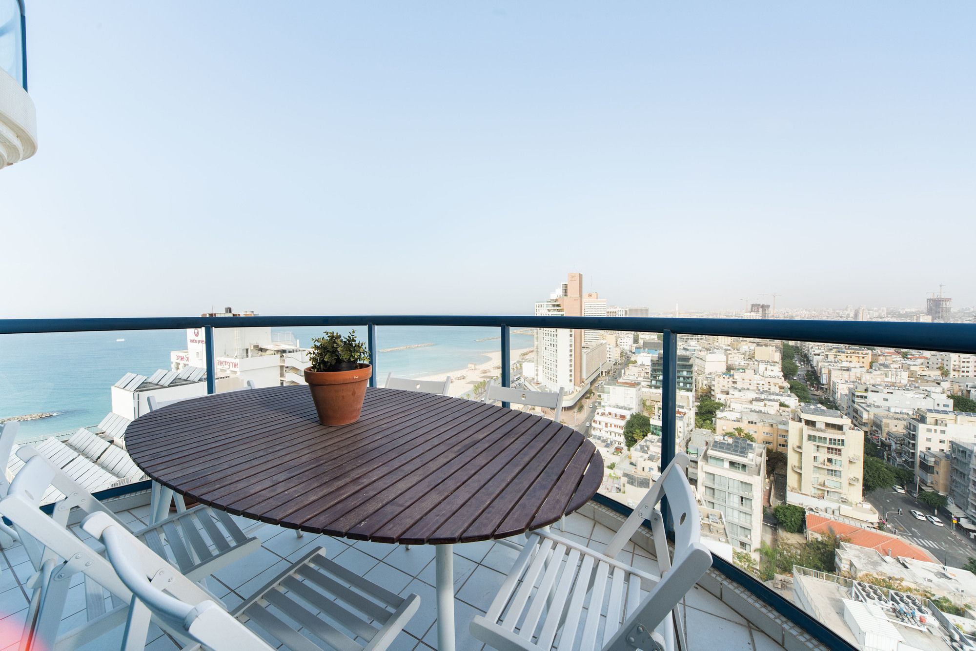 Excellent Beachfront Apt W/ Pool Access By Sea N' Rent Тель-Авив Экстерьер фото