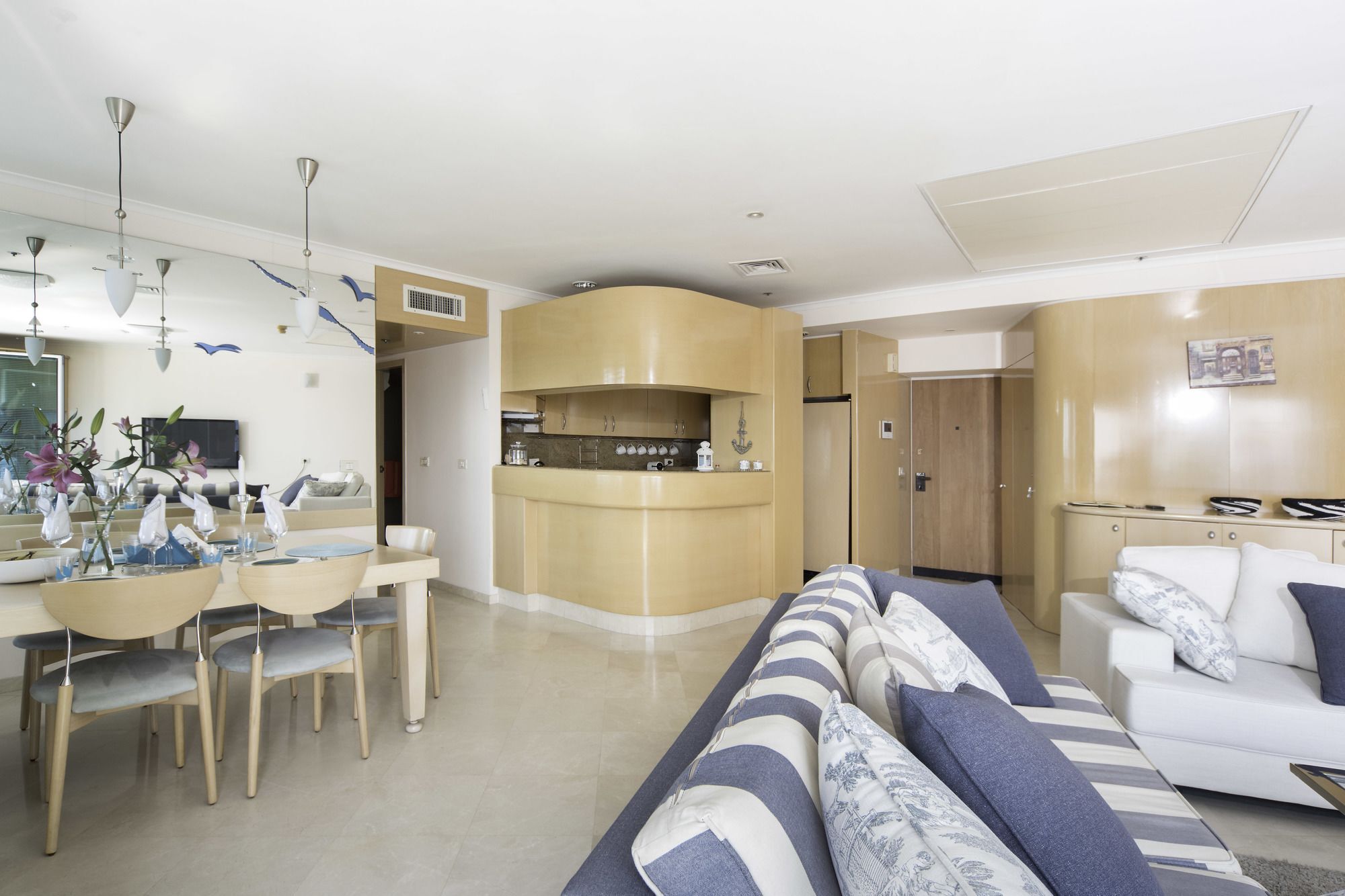 Excellent Beachfront Apt W/ Pool Access By Sea N' Rent Тель-Авив Экстерьер фото