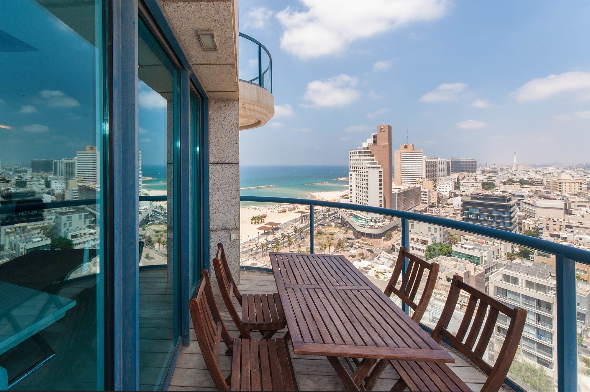 Excellent Beachfront Apt W/ Pool Access By Sea N' Rent Тель-Авив Экстерьер фото