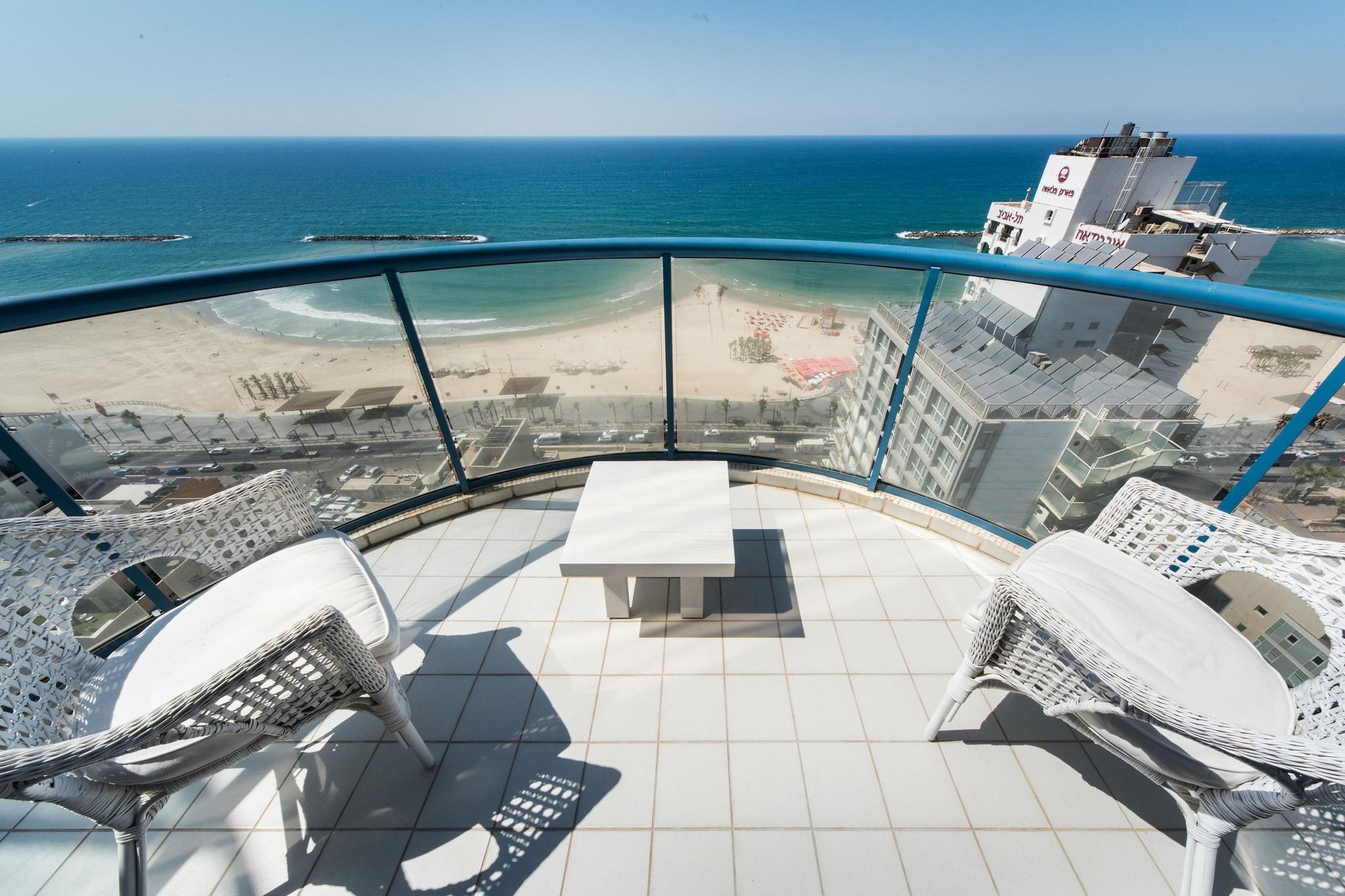 Excellent Beachfront Apt W/ Pool Access By Sea N' Rent Тель-Авив Экстерьер фото